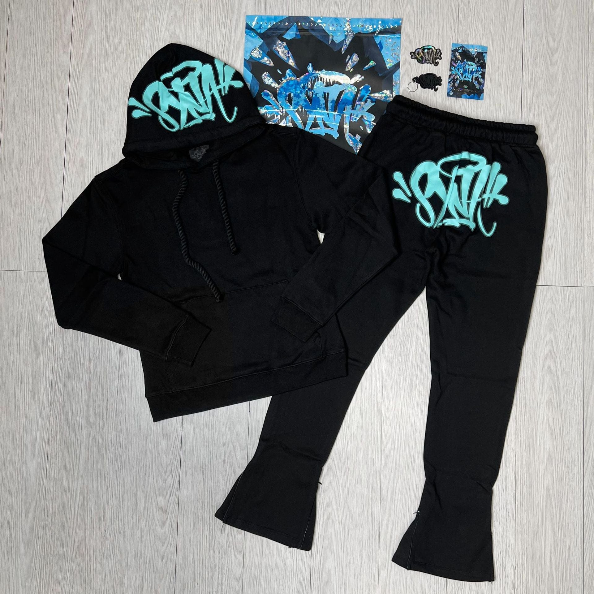Syna World Tracksuit Set | Graphic Hoodie & Flared Pants – VØVRS